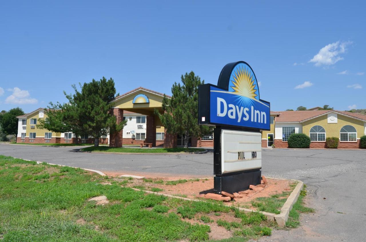 Days Inn By Wyndham Capitol Reef Torrey Exteriör bild