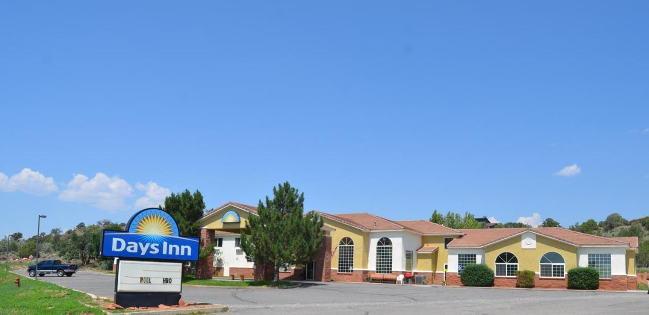 Days Inn By Wyndham Capitol Reef Torrey Exteriör bild