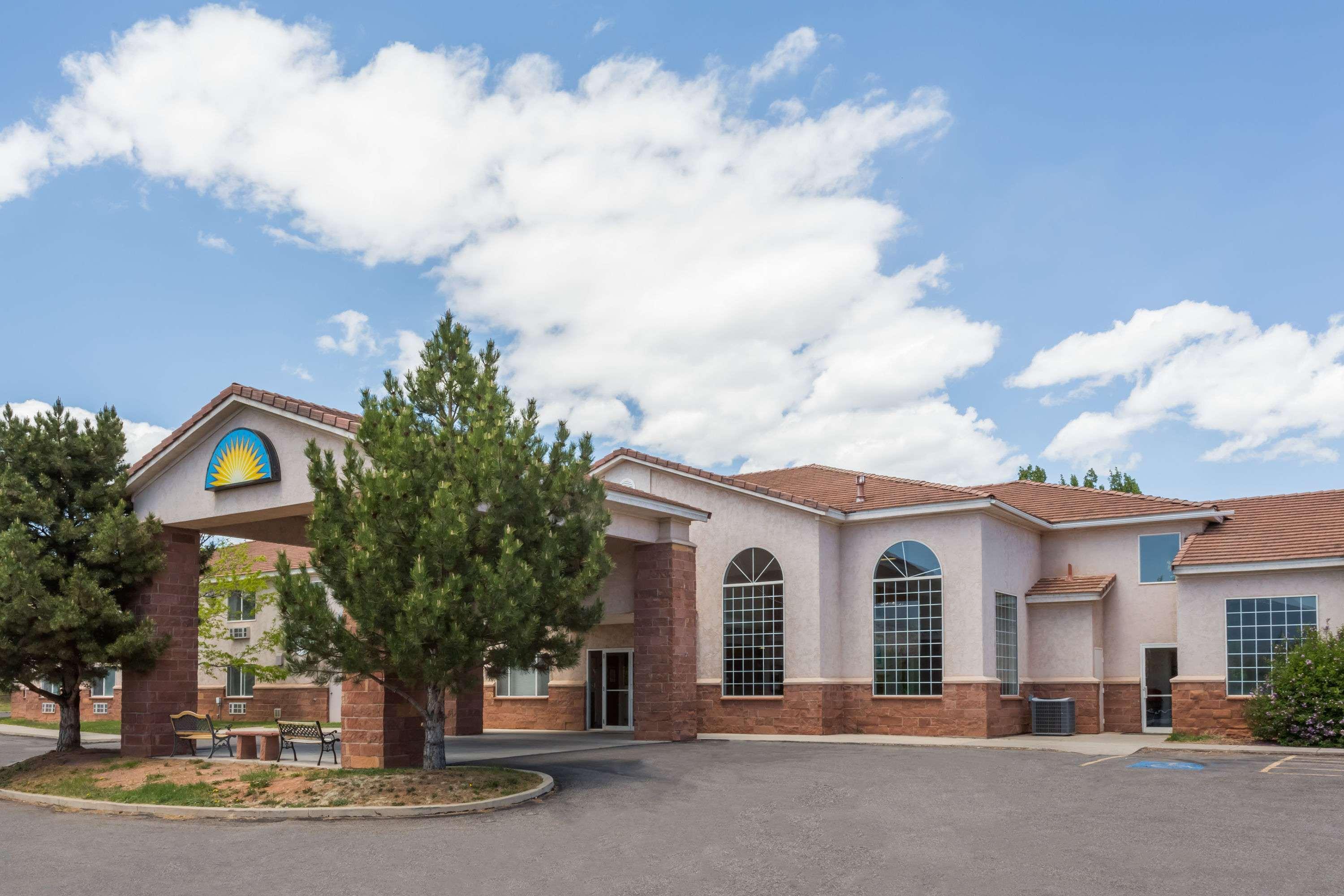 Days Inn By Wyndham Capitol Reef Torrey Exteriör bild